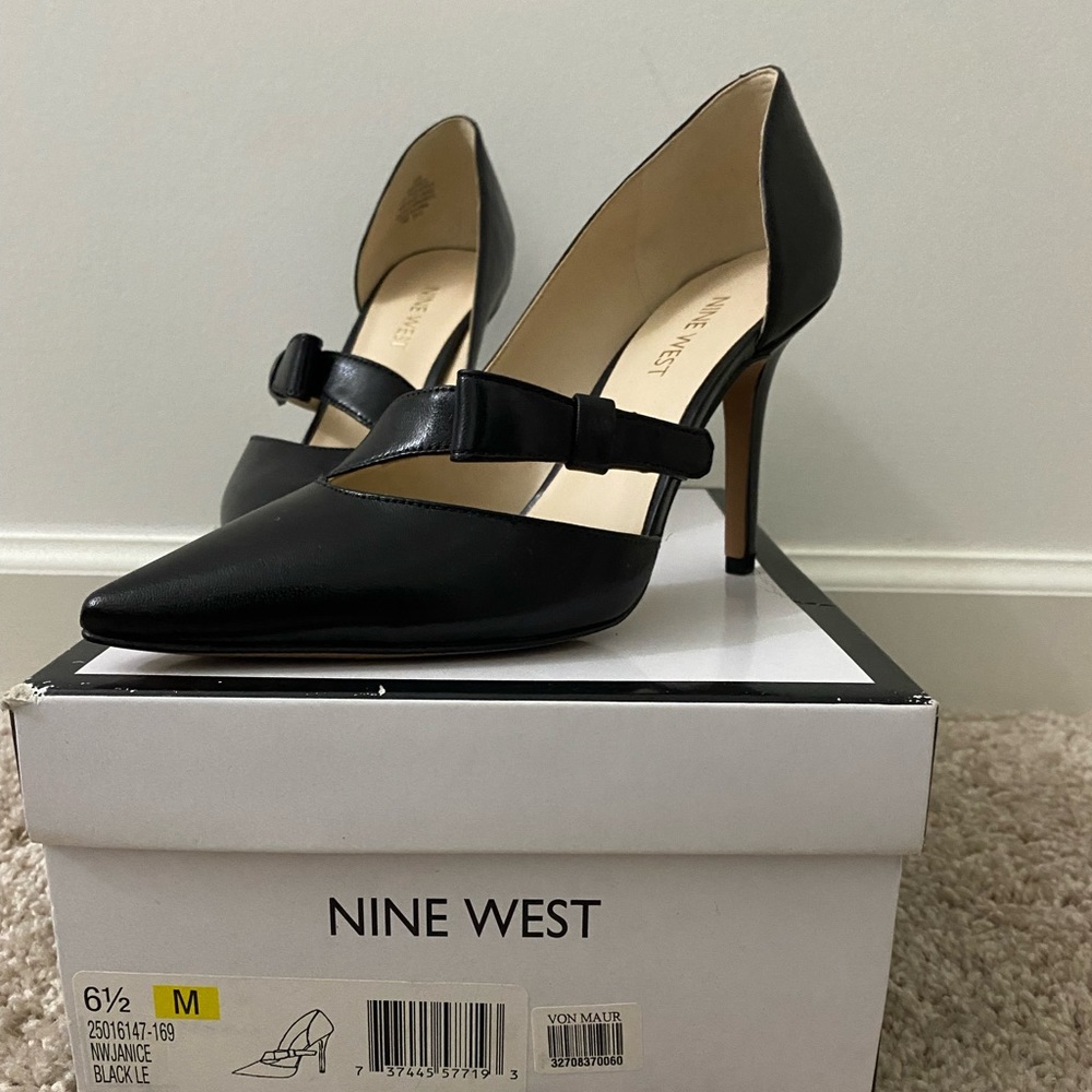 6 1/2M Nine West Black Leather Heels